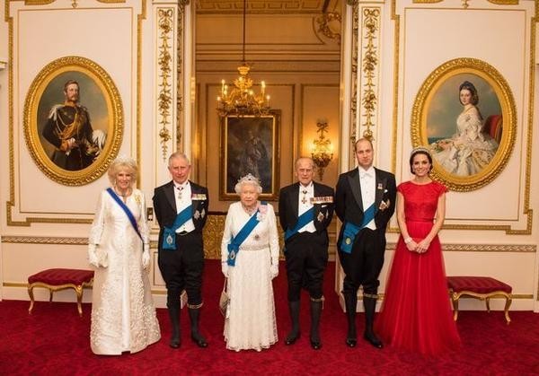 英国王室在白金汉宫举行了英国外交招待宴会？