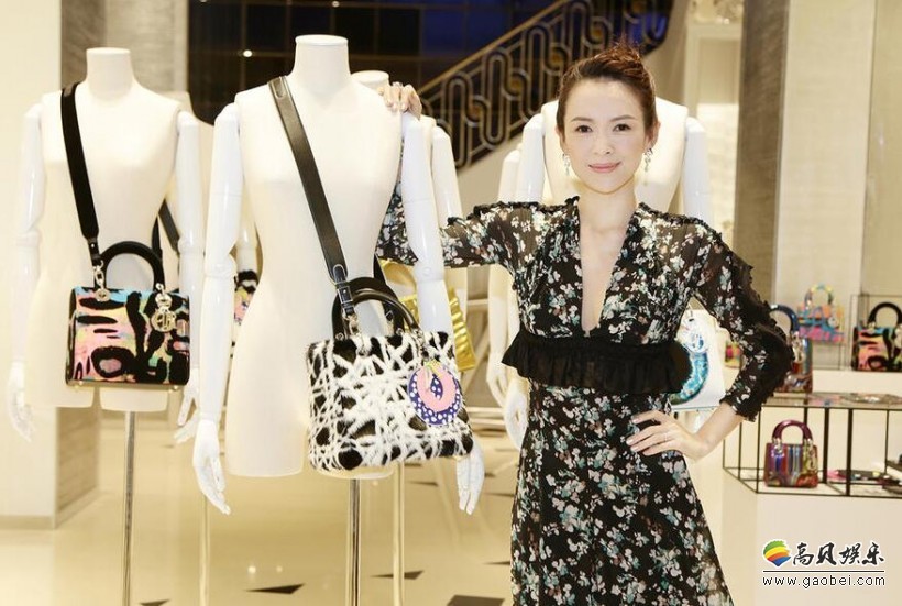 “醒妈”早早为醒醒准备了各式衣服？