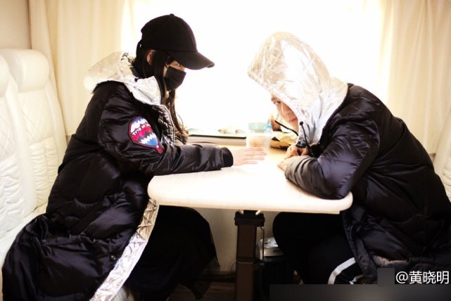 Angelababy来探班晓明了？