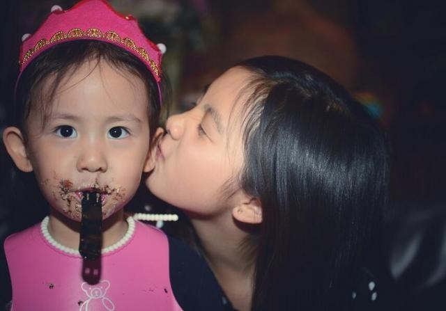 孙莉晒出小女儿庆生的照片了？