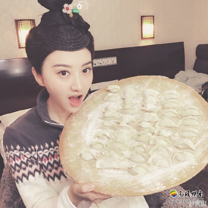 景甜冬至在微博晒出和饺子合照了？