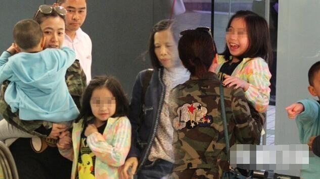 陈凯韵冬至铜锣湾利园商场逛街？