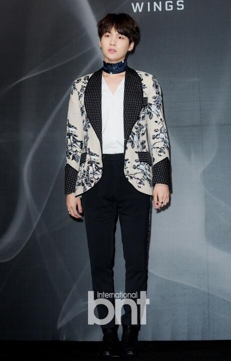 SUGA为什么耳部会受伤？