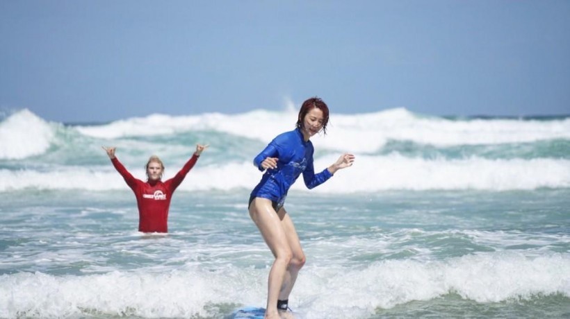 陈赫前妻许婧去澳洲冲浪了？