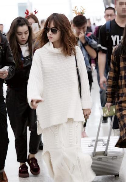 蔡依林分手后首次现身深圳机场？