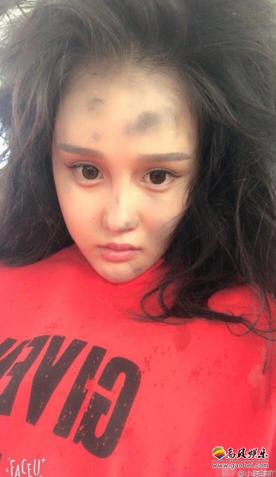 赵本山的女儿搞怪自拍了？