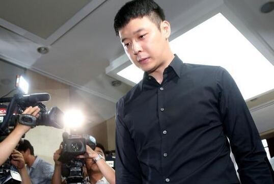 韩国男团JYJ成员朴今年什么时候惊爆性侵疑云？