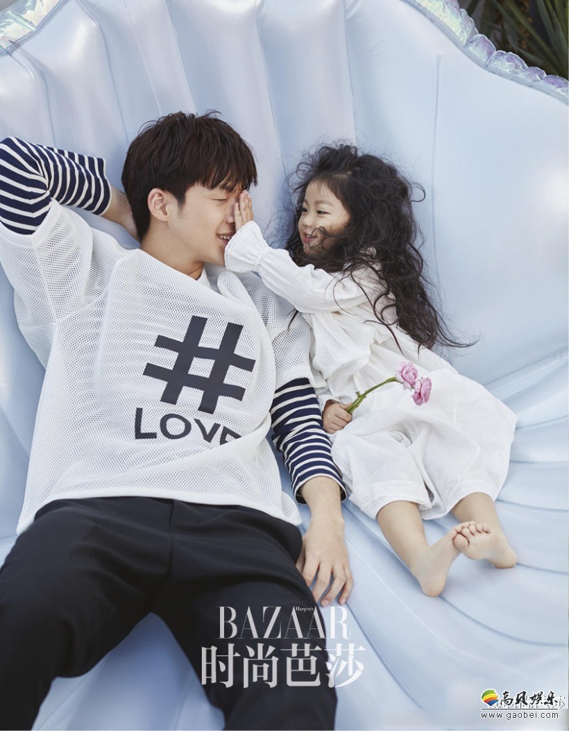 董力和阿拉蕾父女一起拍摄了杂志写真？