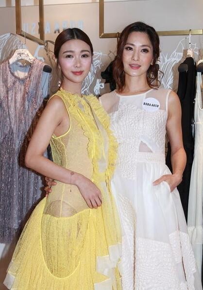 一身黄色透视裙薛凯琪出席了活动？