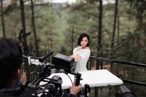 45岁的她在大冷天非常敬业？