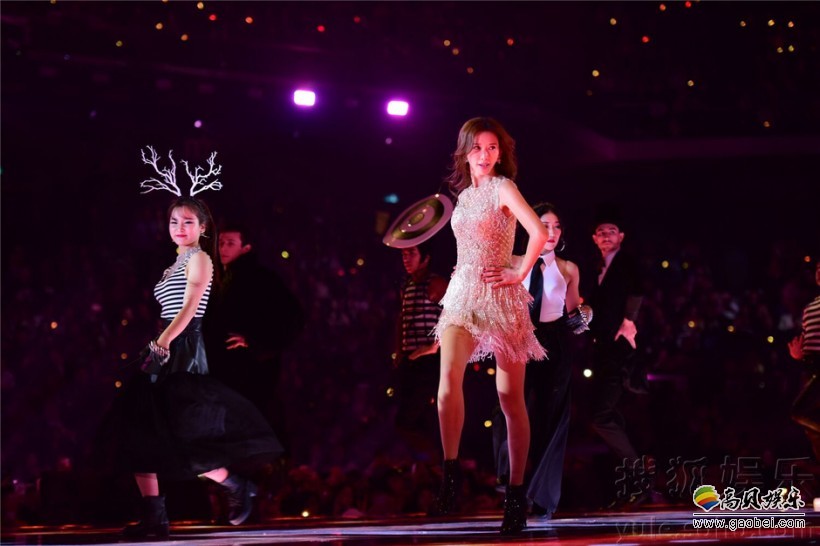 江苏卫视跨年晚会举行，林志玲性感亮相