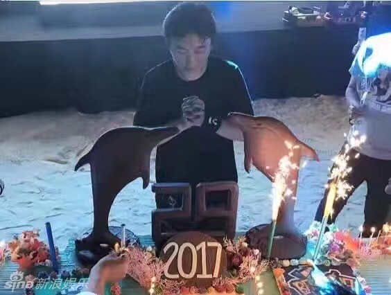 王思聪迎来29岁生日晚举办生日派对
