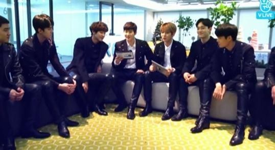 男团EXO於21日透过VLIVE直播