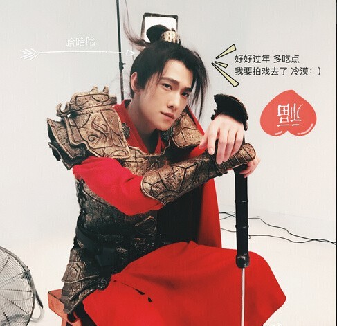 杨洋经纪人晒出工作照，展现杨洋在幕后努力工作的样子