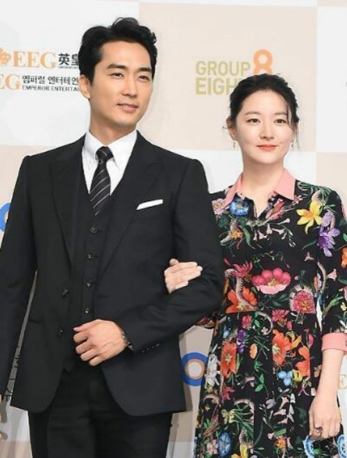宋承宪日前接受SBS综艺节目《午夜的演艺出击》的访问