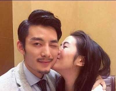 有网友发现叶璇删光了与男友小默先生秀恩爱的相关微博不禁引人猜测