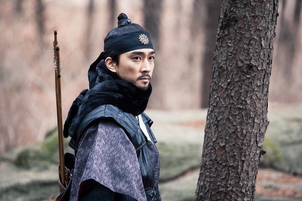 《师任堂，光的日记》方面发布了一组主演宋承宪的剧照