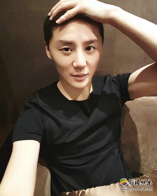 男团JYJ成员金俊秀通过Instagram公开短发照