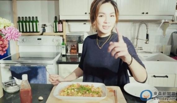 据台湾媒体报道，S.H.E成员Ella怀胎8个多月
