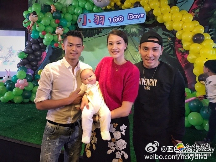 有网友晒出林丹谢杏芳夫妇为儿子举办百日宴的现场图