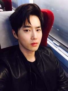EXO队长SUHO作客《蓝色之夜-我是钟铉》聊了许多关於EXO的话题