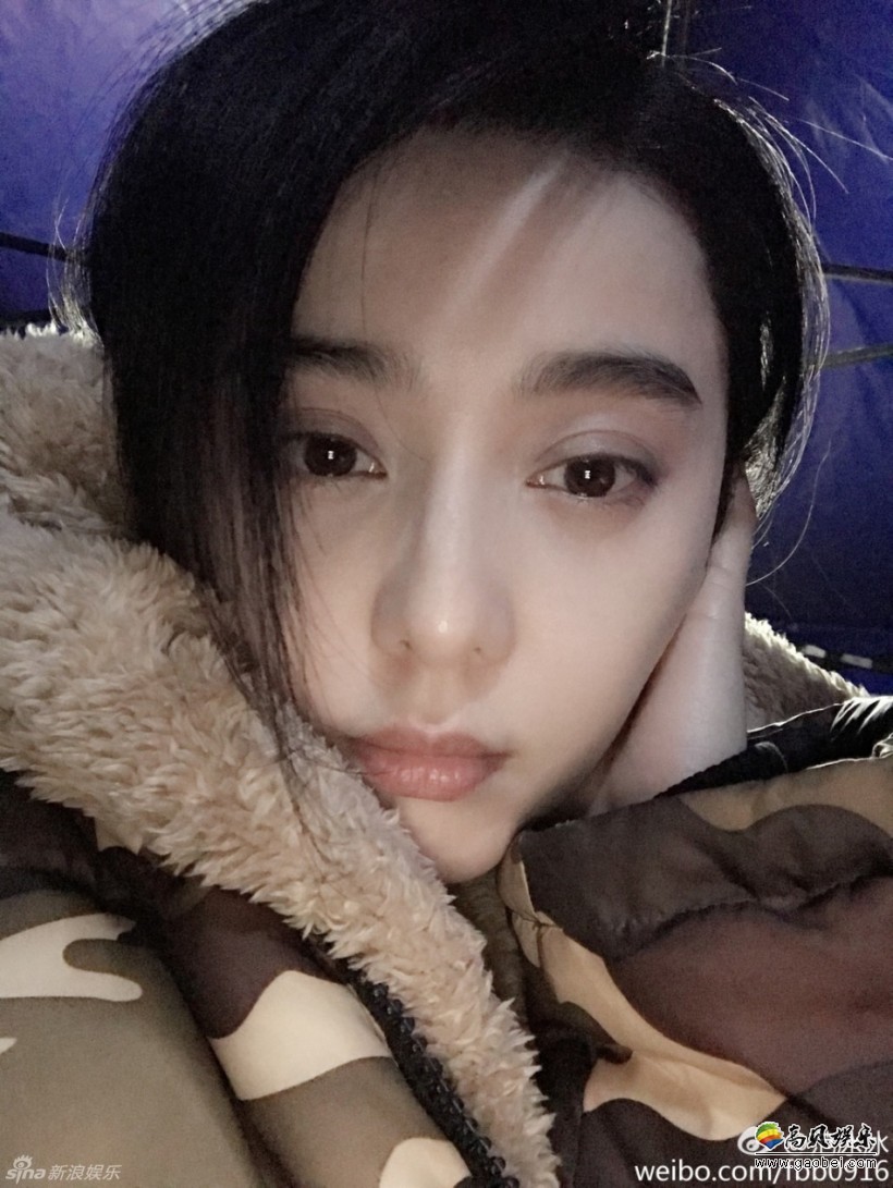 2月16日凌晨，范冰冰在微博上晒出一组自拍照