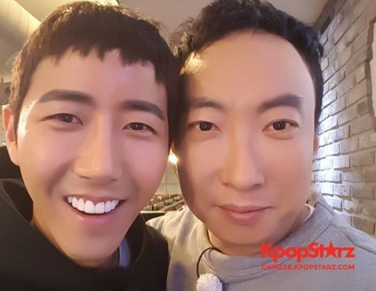 朴明秀通过自己INS上传其与《无限挑战》成员黄光熙的合影