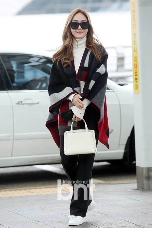 韩国歌手Jessica因画报拍摄行程出发前往台北