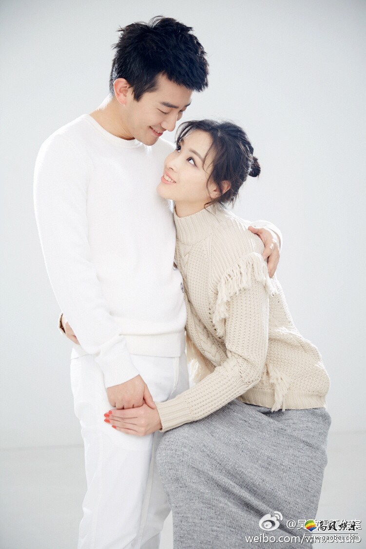 吴敏霞工作室微博晒出一组吴敏霞与男友张效诚的情人节照片