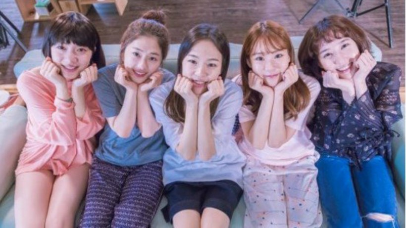 《青春时代》由韩艺里、韩升延、朴恩玭、柳和荣、朴慧秀主演