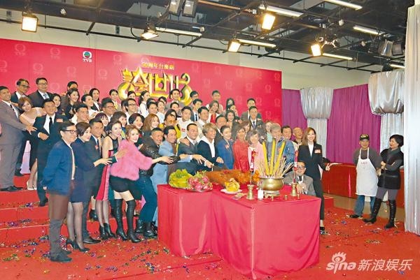 《跨世代》昨天在将军澳电视城举行开机拜神仪式