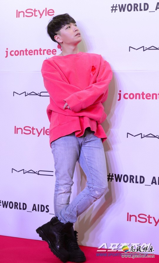 有媒体报导歌手Simon D将出演歌手郑俊英的出道后首场个人演唱会