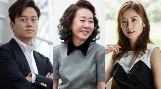 演员尹汝贞参与罗暎锡PD制作的tvN全新综艺节目的录制