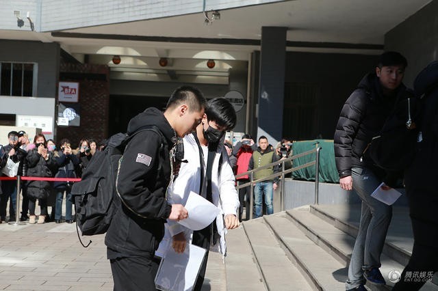 王俊凯抵达北京电影学院的考场，将参加三试