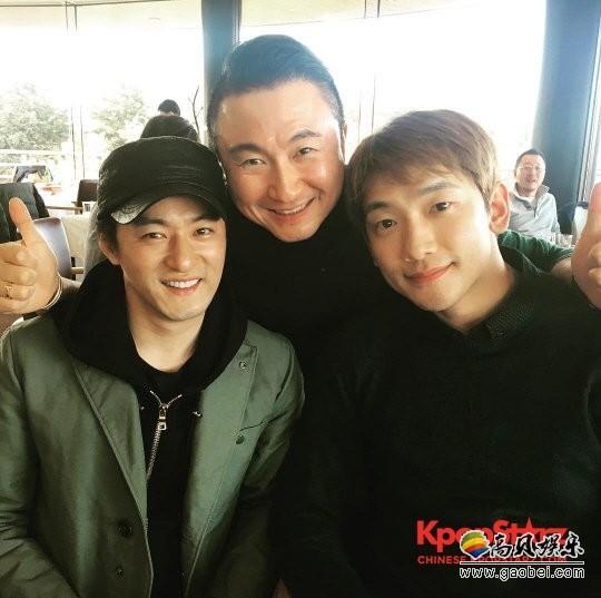 朱英勋通过个人Instagram公开了与歌手Rain、朱镇模的合照