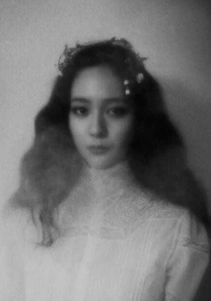 韩团成员郑秀晶全新写真曝光