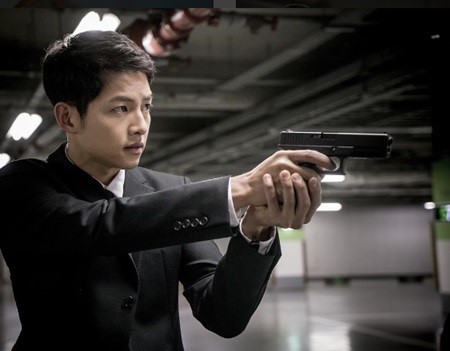 演员宋仲基日前特别出演了JTBC新剧《MAN TO MAN》