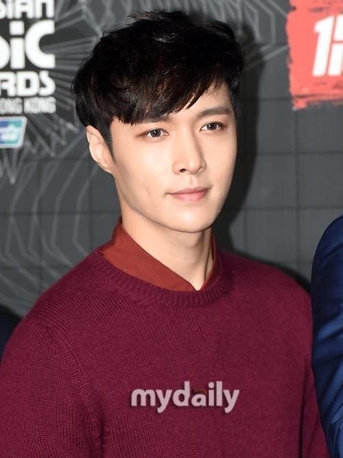 韩国男团EXO的中国籍成员张艺兴将缺席EXO的全球巡演