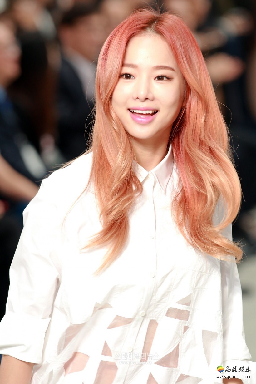 EXID队长兼主唱率智向大家分享了自己的近况 EXID队长兼主唱率智向大家分享了自己的近况