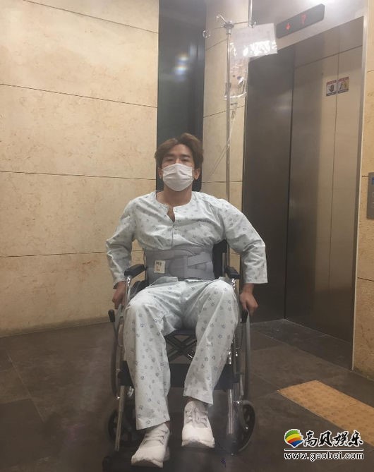 偶像团体神话的舞蹈担当成员李玟雨去治疗坐骨神经痛了