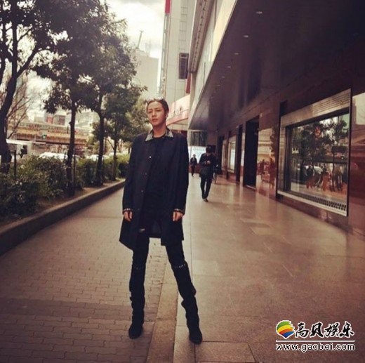 演员张根硕日前透过SNS公开了成功减去8kg