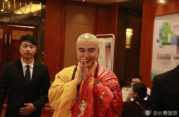 一组“唐僧”徐少华现身活动捞金的照片曝光