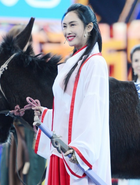 朱茵在微博上分享了她录制综艺节目讲述对爱情感悟的片段