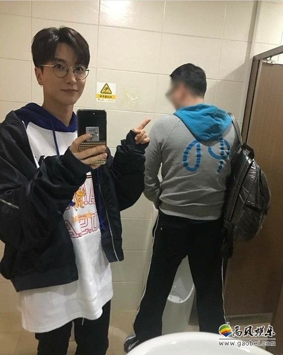 韩团Super Junior成员利特在SNS上晒出一张照片