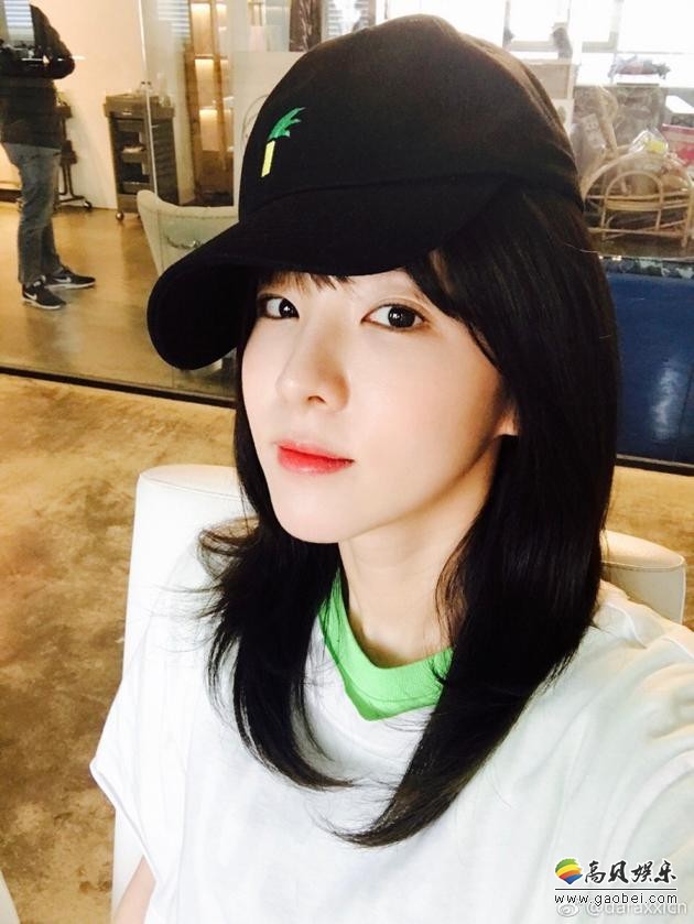 韩国女团2NE1前成员Dara在微博上晒出自拍