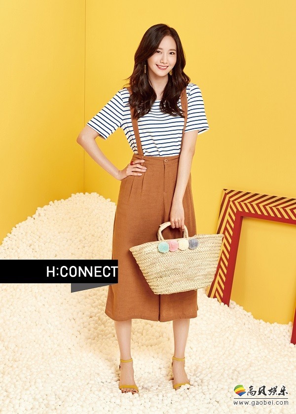 H:CONNECT方面公开了一组女团少女时代成员允儿拍摄的夏季写真