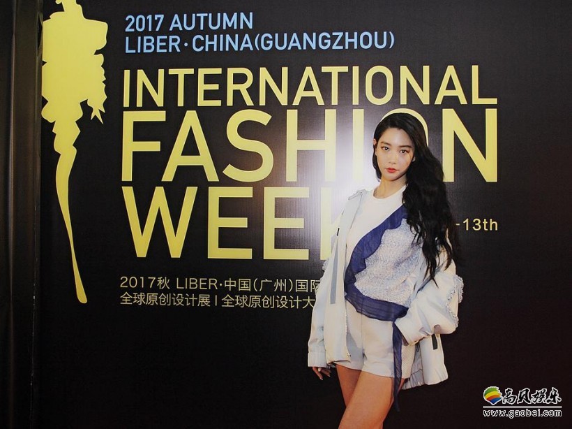 英籍韩裔女星clara克拉拉受邀出席广州时装周并为某品牌走秀