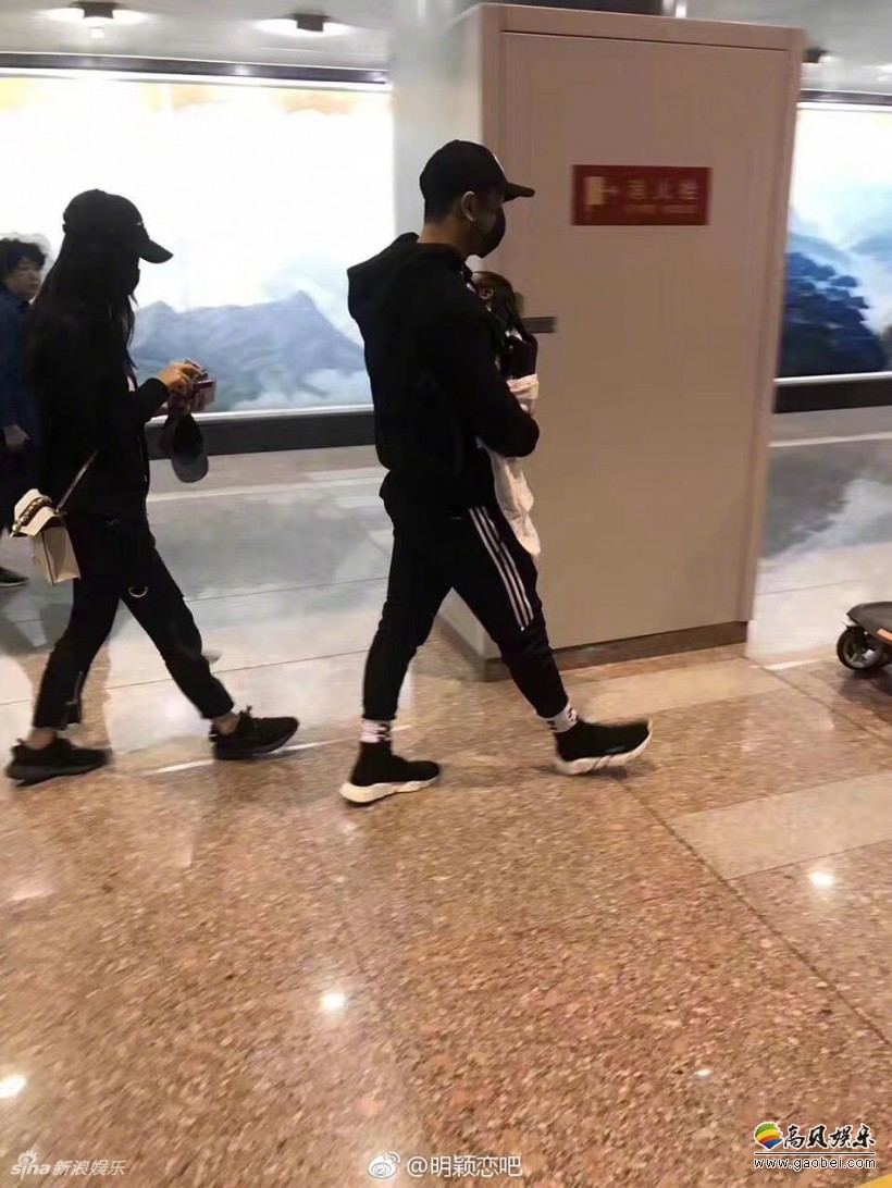 黄晓明最近带着家人、妻儿到美国