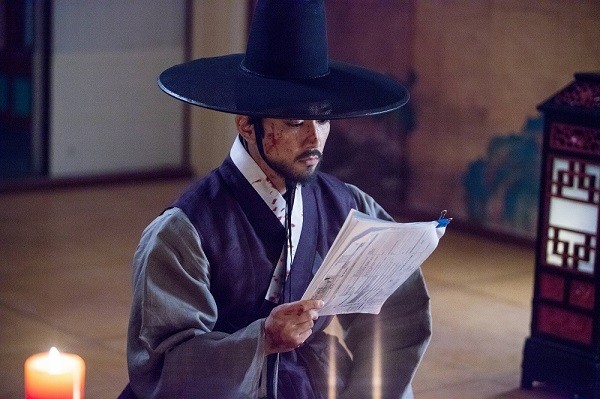 《师任堂，光的日记》方面发布了一组主演宋承宪的花絮照