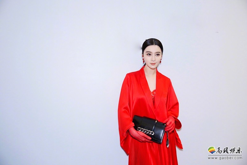 范冰冰工作室在微博晒出一组范冰冰出席活动的照片